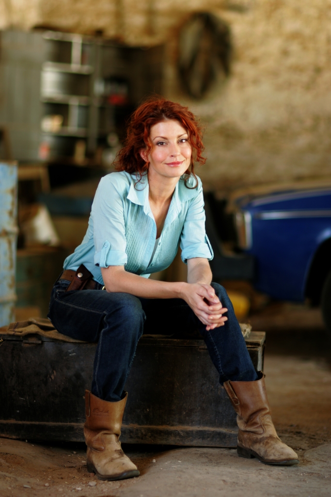 Simmone Jade Mackinnon in McLeods Daughters Simmone Jade Mackinnon plays Stevie Hall in McLeods Daughters
